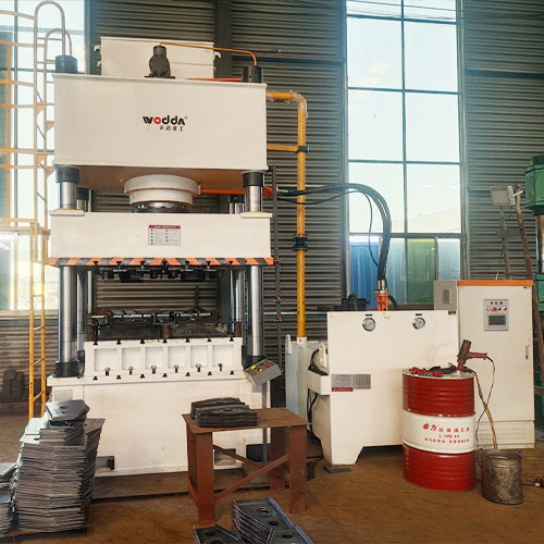 500噸掛車(chē)懸架支架沖壓液壓機(jī)