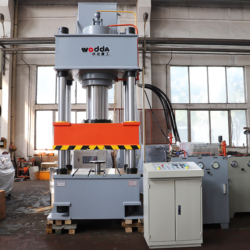 315噸井蓋熱壓成型液壓機(jī) 315噸井蓋熱壓成型液壓機(jī)