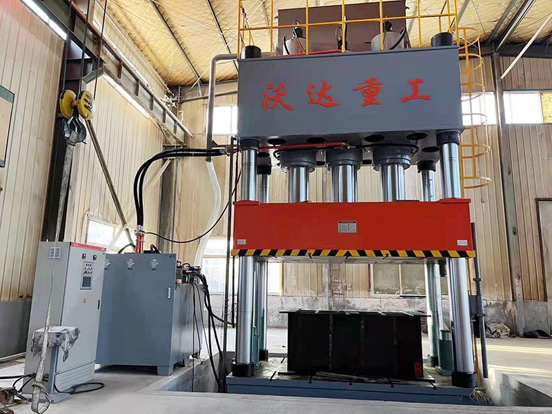 1500噸SMC乒乓球臺面成型液壓機(jī) 1500噸SMC乒乓球臺面成型液壓機(jī)