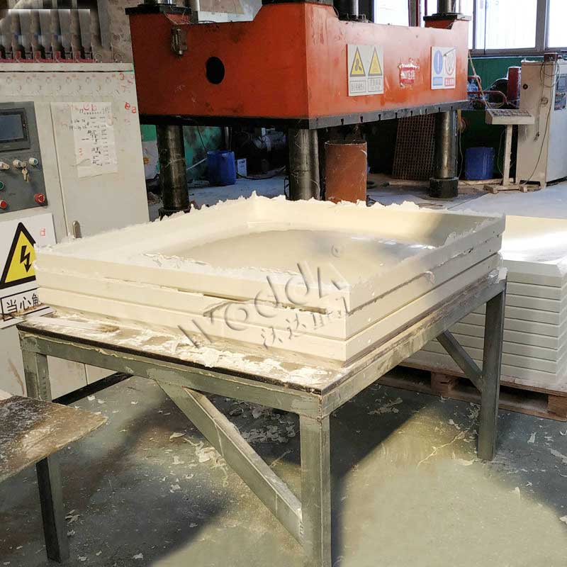 800噸四柱液壓機(jī)模壓玻璃鋼水箱板