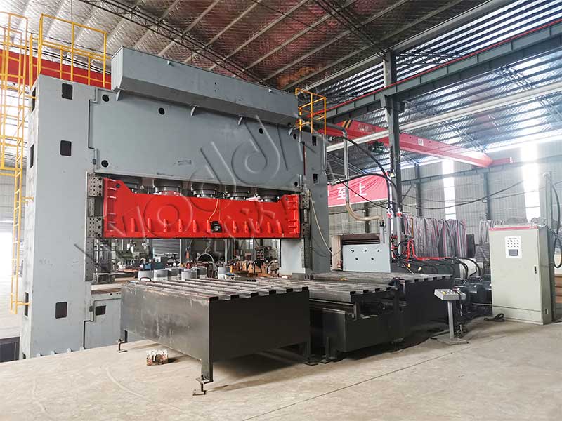 2000噸龍門液壓機客戶現(xiàn)場 2000噸龍門液壓機客戶現(xiàn)場