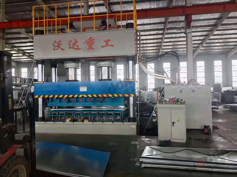 不銹鋼水箱板成型液壓機(jī)廠(chǎng)家,1000噸四柱液壓機(jī)介紹