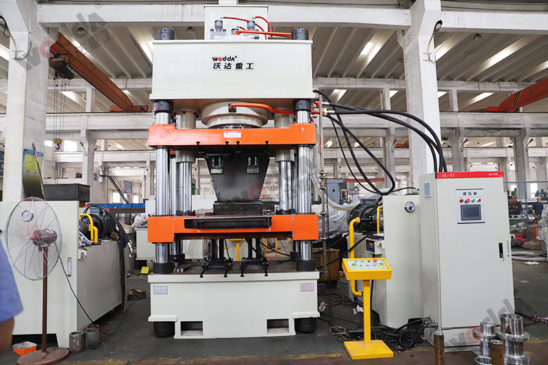 牛羊舔磚液壓機(jī)都有什么優(yōu)勢？山東四柱液壓機(jī)廠家分享