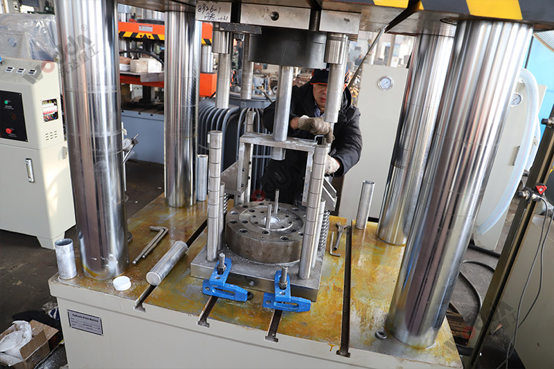 500噸蓄電池外殼拉伸成型液壓機(jī)