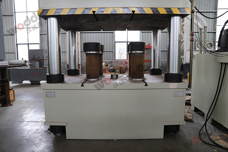 塑料托盤生產(chǎn)設備機器-800噸四柱液壓機