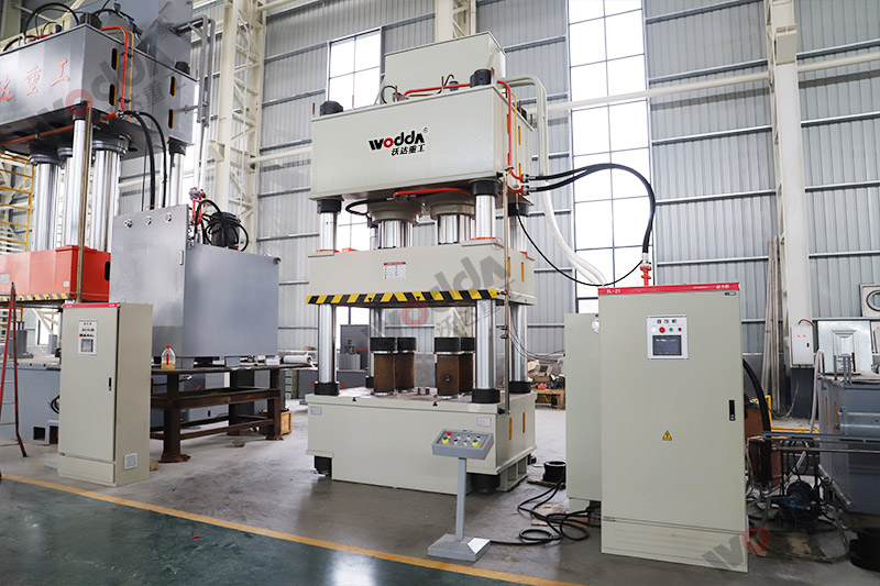 塑料托盤生產(chǎn)設備機器-800噸四柱液壓機