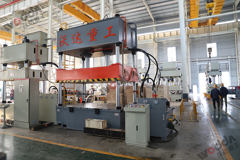 200噸汽車門板成型機