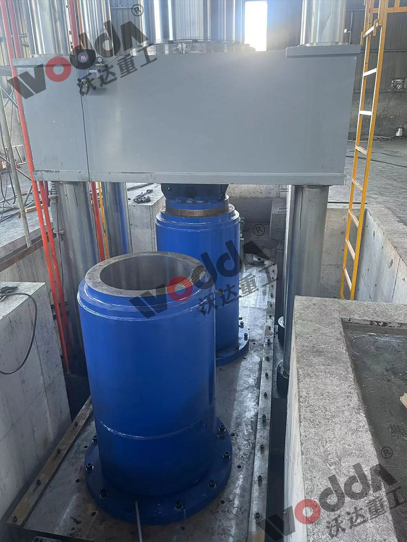 2000噸石墨坩堝液壓機(jī)模具 2000噸石墨坩堝液壓機(jī)模具