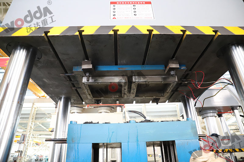 315噸樹脂井蓋成型液壓機(jī)模具 315噸樹脂井蓋成型液壓機(jī)模具