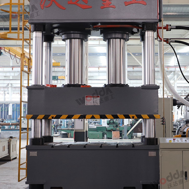 800噸液壓機(jī)（四柱、工作臺(tái)）