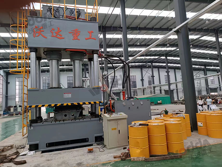 800噸四柱液壓機(jī)客戶現(xiàn)場(chǎng)圖 800噸四柱液壓機(jī)客戶現(xiàn)場(chǎng)圖