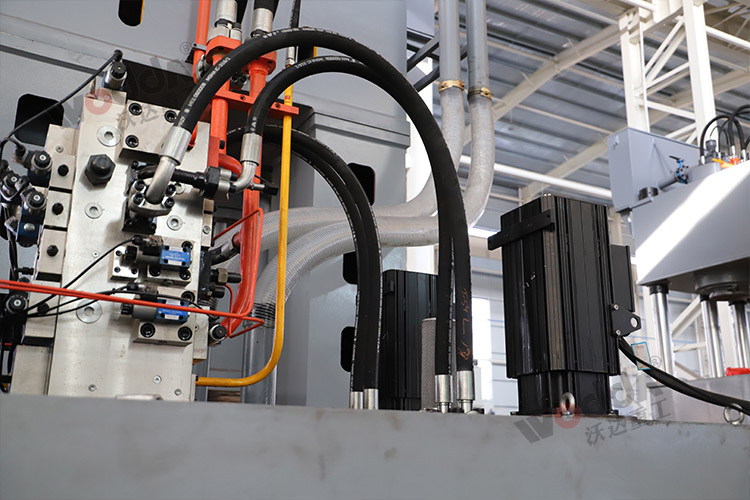 2000噸框架液壓機(jī)（插裝閥、伺服電機(jī)）