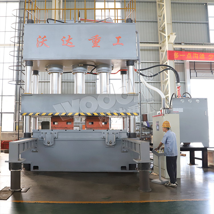 1200噸液壓機(jī) 1200噸液壓機(jī)