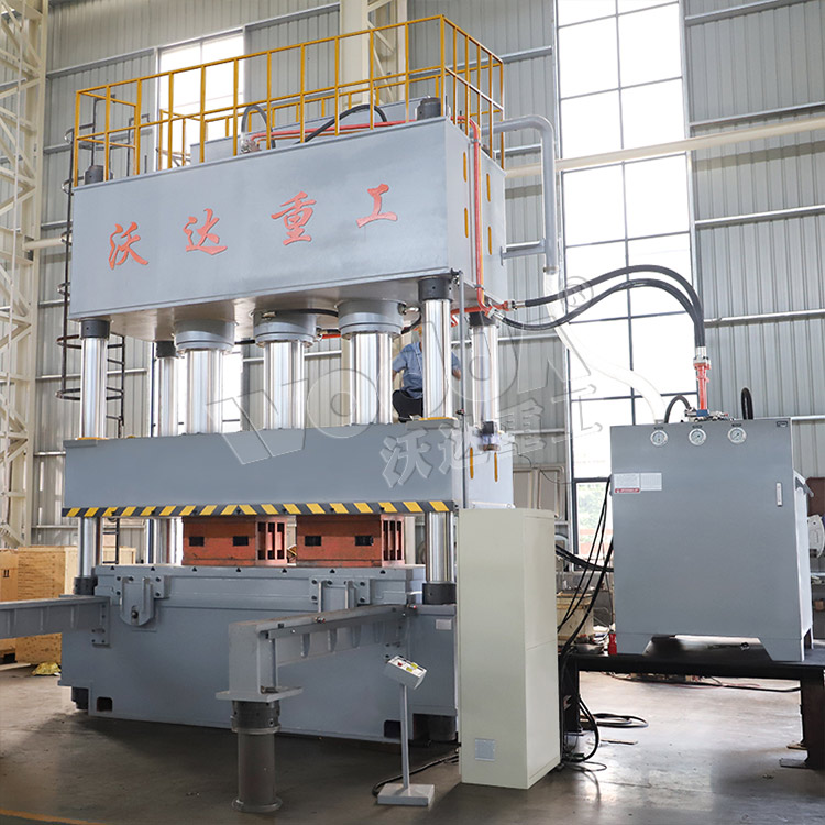 1200噸三梁四柱液壓機(jī) 1200噸三梁四柱液壓機(jī)