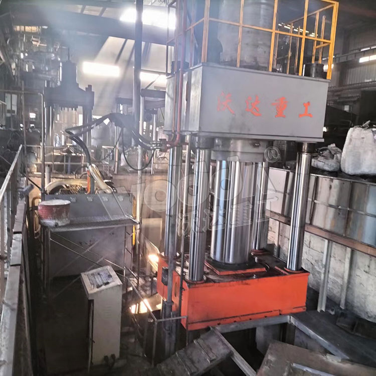 石墨坩堝液壓機客戶現(xiàn)場 石墨坩堝液壓機客戶現(xiàn)場