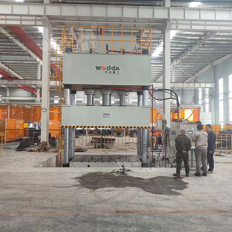 1000噸汽車配件拉伸液壓機(jī)客戶現(xiàn)場