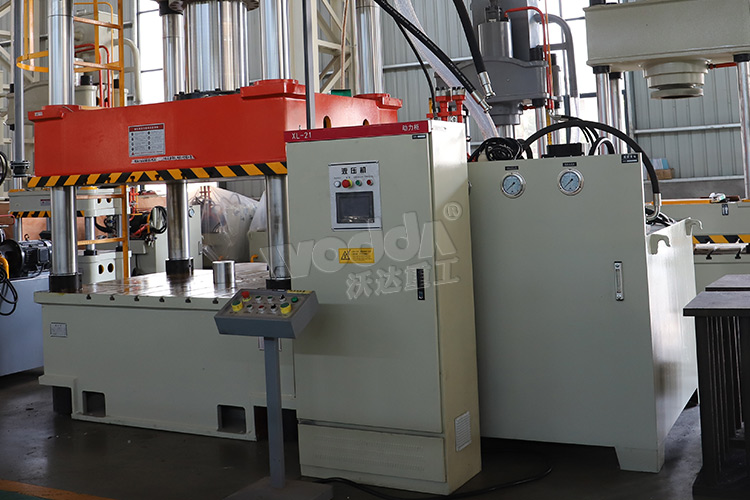 500噸液壓機(jī)（PLC動(dòng)力柜、移動(dòng)控制臺(tái)）