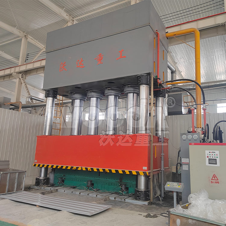 2500噸復(fù)合材料四柱液壓機 2500噸復(fù)合材料四柱液壓機