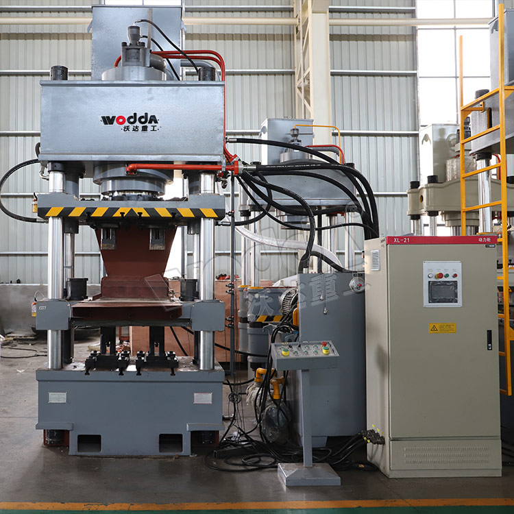 400噸鹽磚機(jī) 400噸鹽磚機(jī)