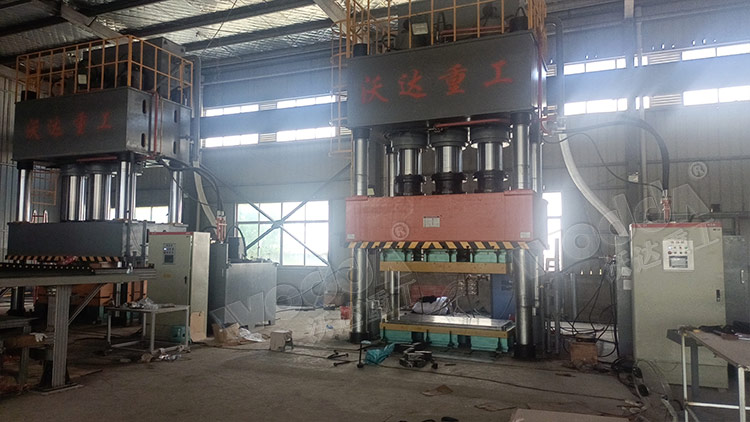 1500噸SMC汽車導(dǎo)流罩成型液壓機(jī)試機(jī) 1500噸SMC汽車導(dǎo)流罩成型液壓機(jī)試機(jī)