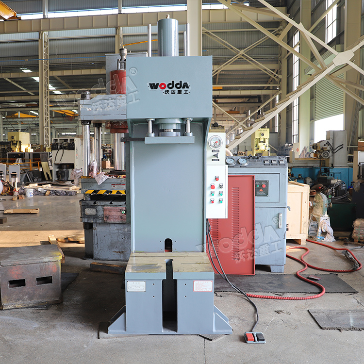 40噸單柱液壓機(jī) 40噸單柱液壓機(jī)