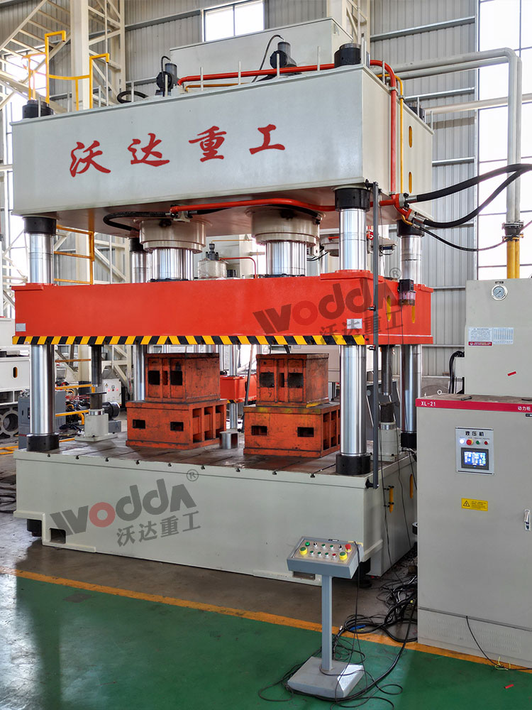 1000噸玻璃鋼水箱板成型液壓機(jī) 1000噸玻璃鋼水箱板成型液壓機(jī)