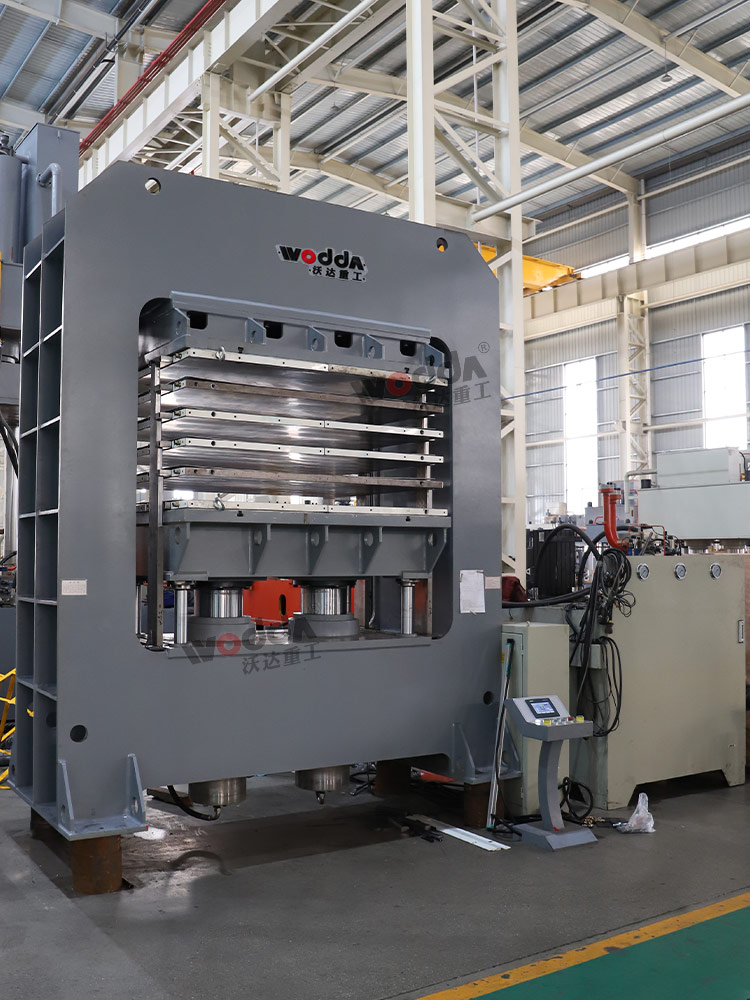 400噸復合板材多層熱壓機車間實拍 400噸復合板材多層熱壓機車間實拍