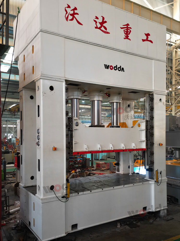 630噸框架式液壓機(jī)車(chē)間試機(jī)