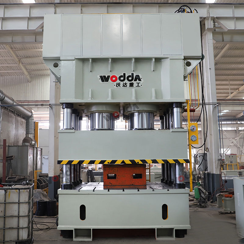 2500噸液壓機(jī) 2500噸液壓機(jī)