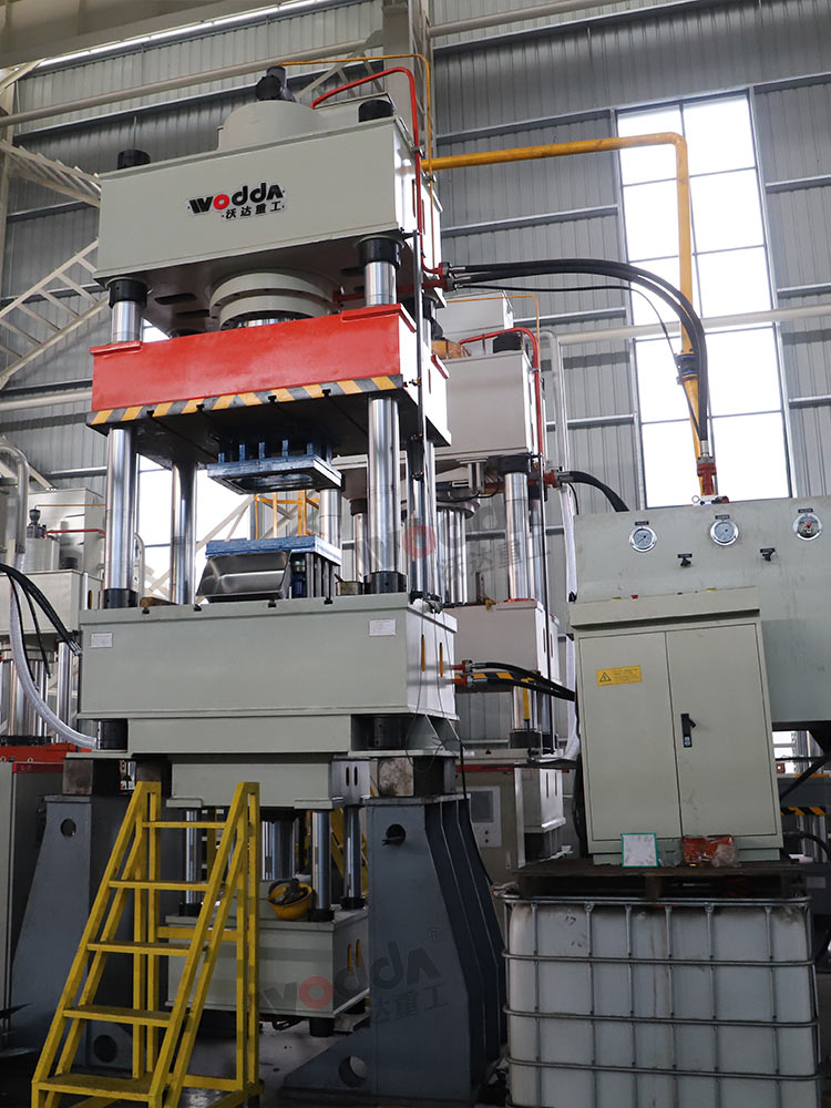 500噸不銹鋼水槽拉伸液壓機(jī)試機(jī)