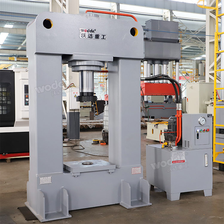 200噸龍門(mén)油壓機(jī) 200噸龍門(mén)油壓機(jī)