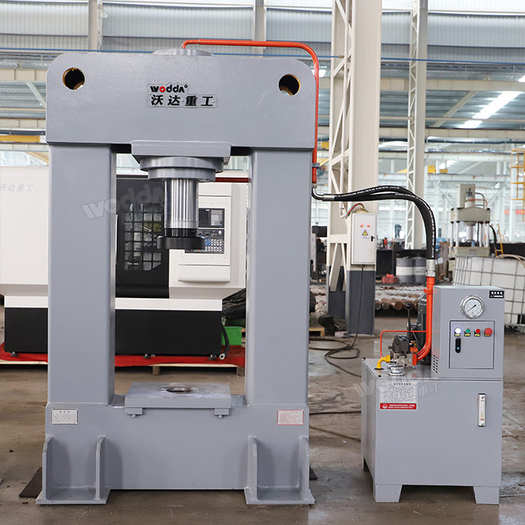 200噸龍門(mén)液壓機(jī) 200噸龍門(mén)液壓機(jī)