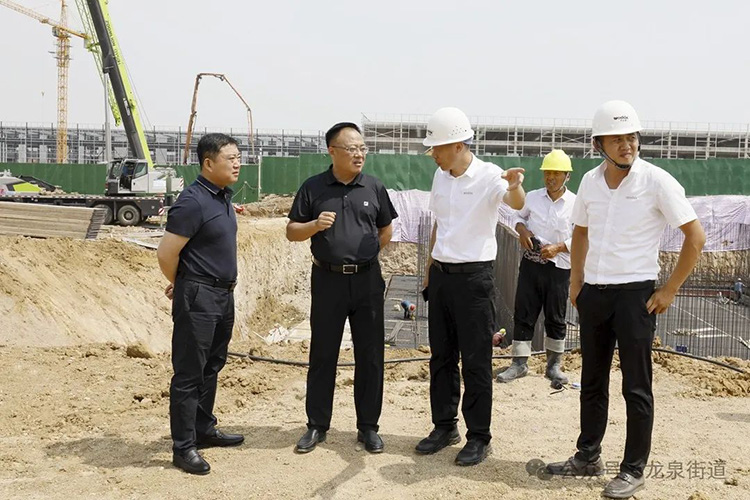 滕州市領(lǐng)導(dǎo)馬金安、崔波現(xiàn)場(chǎng)調(diào)研沃達(dá)重工智能精密伺服液壓沖床項(xiàng)目