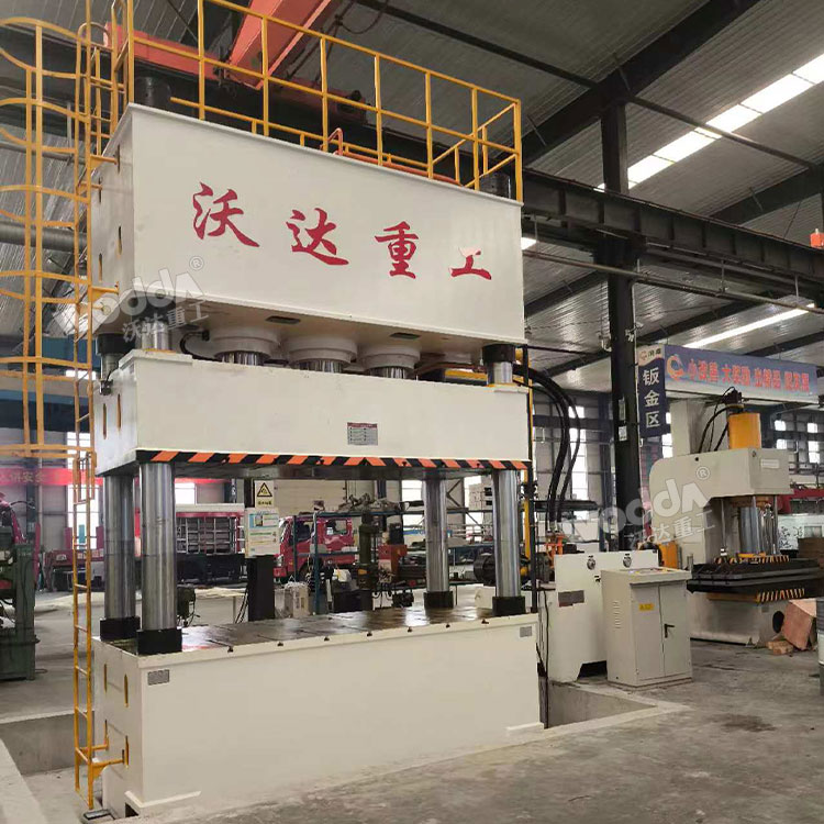 1000噸液壓機(jī) 1000噸液壓機(jī)