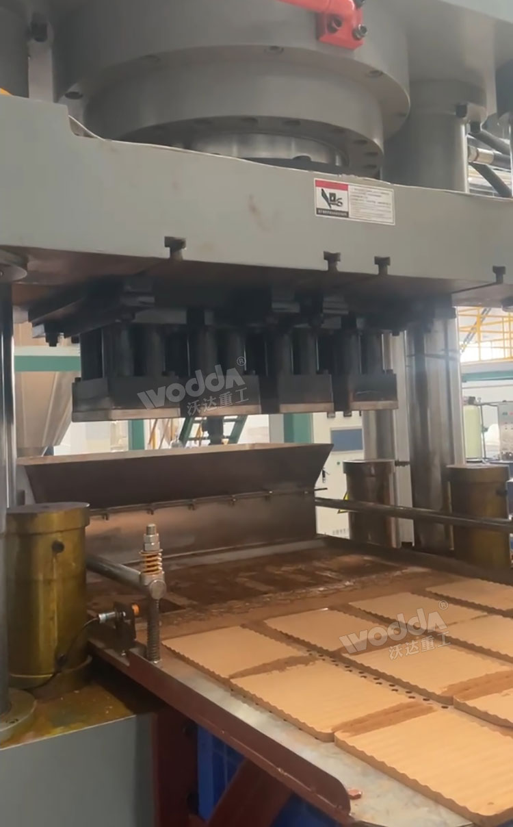 630噸四梁四柱液壓機試機成功