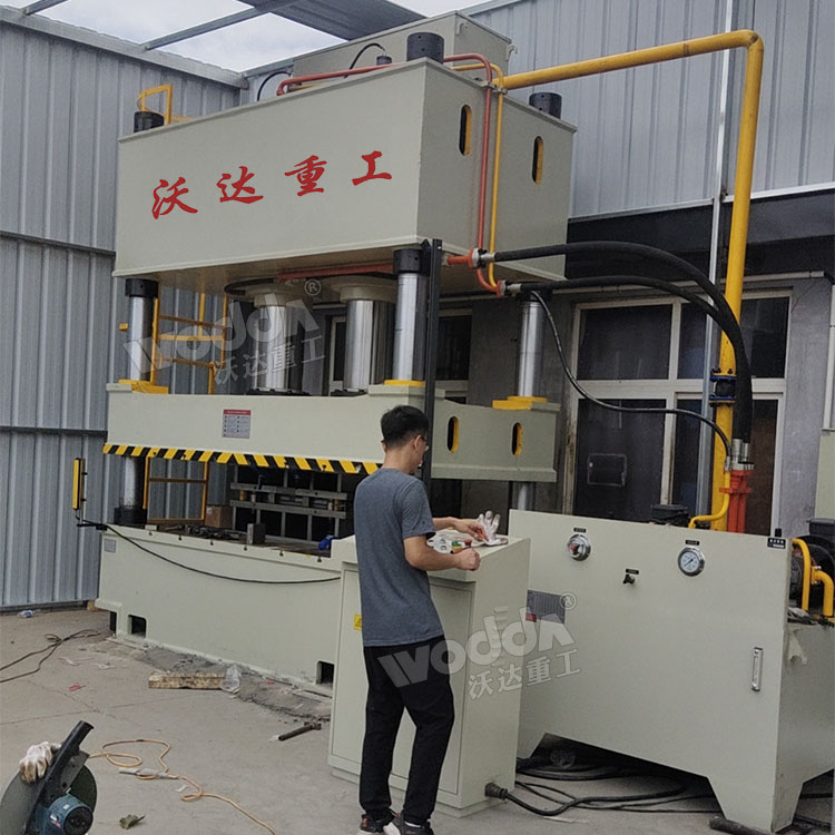 500噸四柱液壓機(jī)客戶現(xiàn)場試機(jī) 500噸四柱液壓機(jī)客戶現(xiàn)場試機(jī)