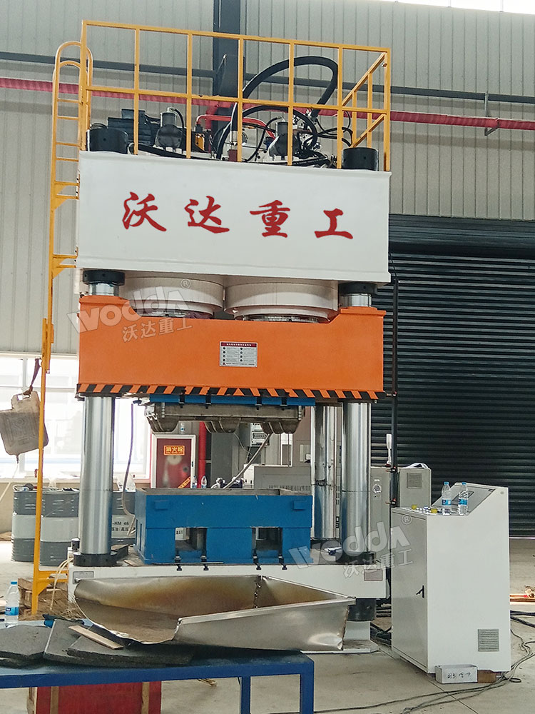 1600噸木屑托盤成型液壓機(jī)現(xiàn)場(chǎng) 1600噸木屑托盤成型液壓機(jī)現(xiàn)場(chǎng)