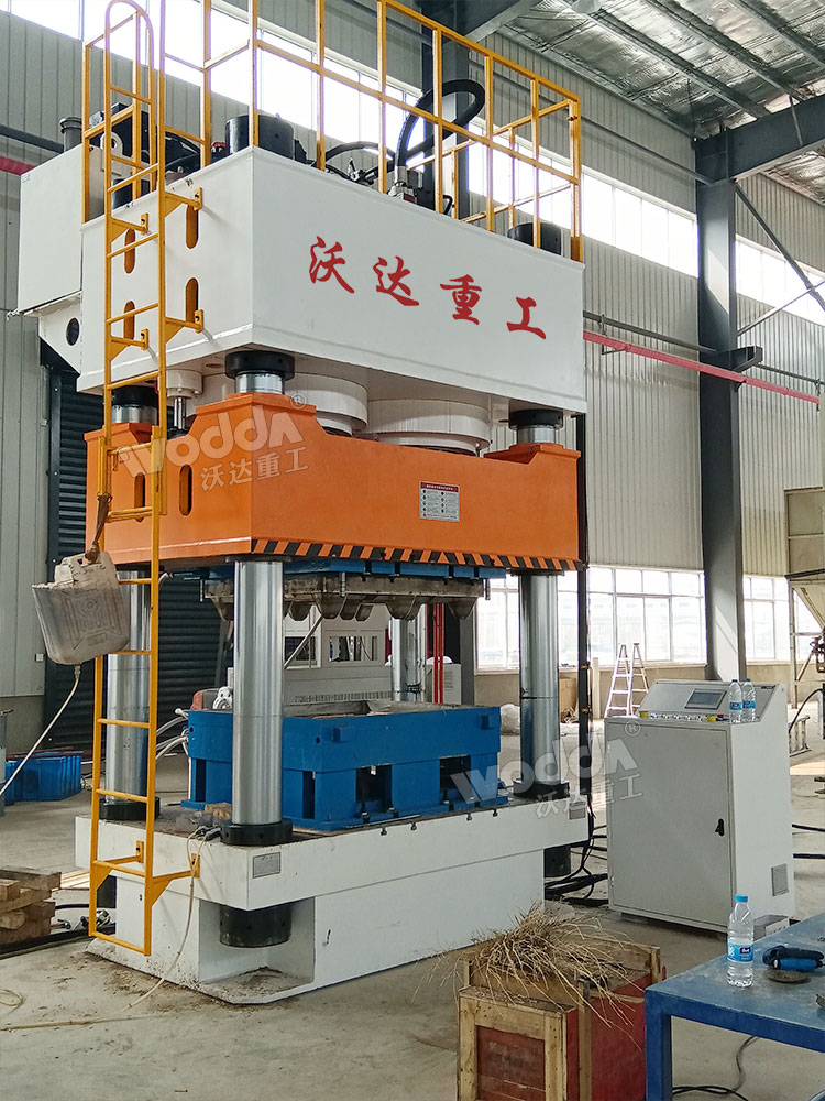 1600噸四柱液壓機(jī) 1600噸四柱液壓機(jī)