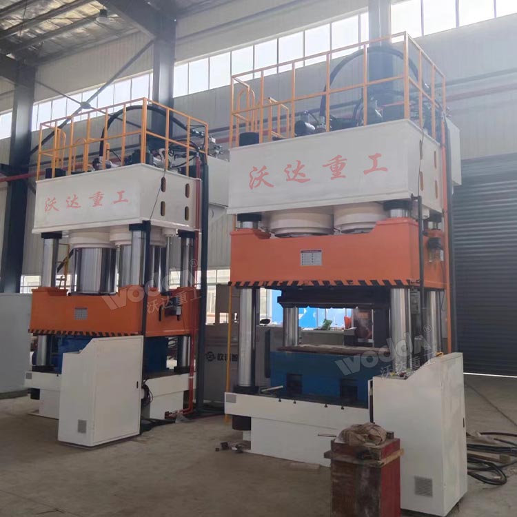 木屑托盤成型液壓機(jī)現(xiàn)場(chǎng)