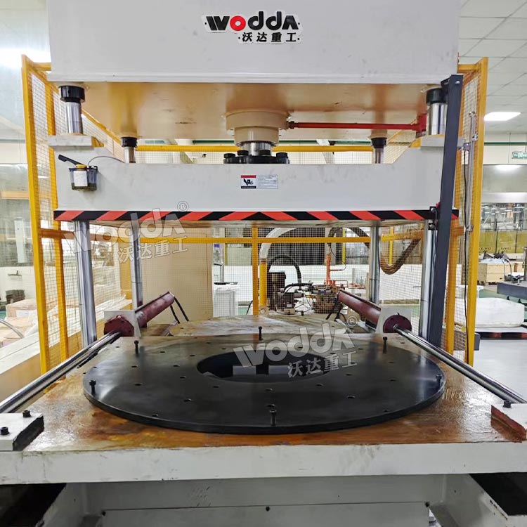 100噸三梁四柱液壓機(jī)帶移動(dòng)工作臺 100噸三梁四柱液壓機(jī)帶移動(dòng)工作臺