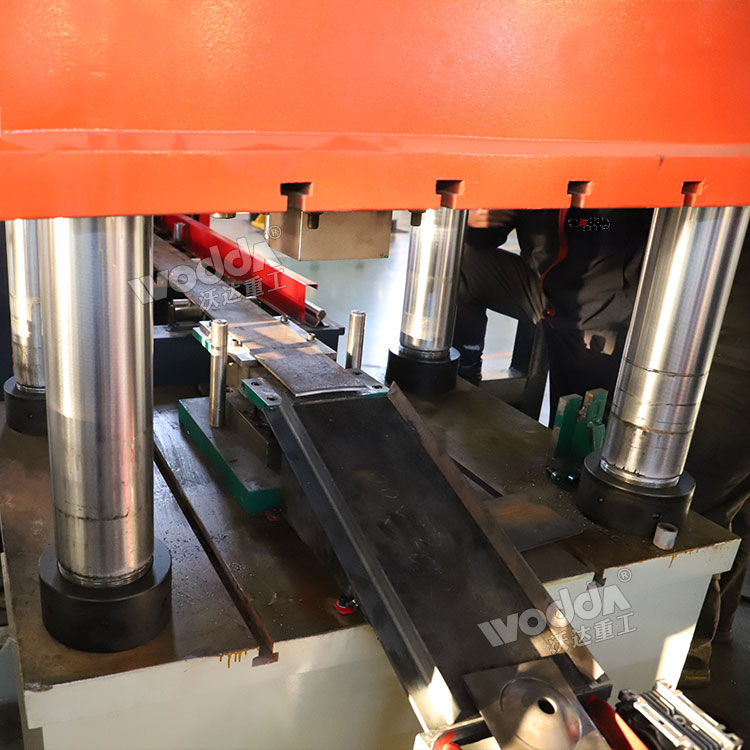 錨桿托盤液壓機細節(jié)1 錨桿托盤液壓機細節(jié)1