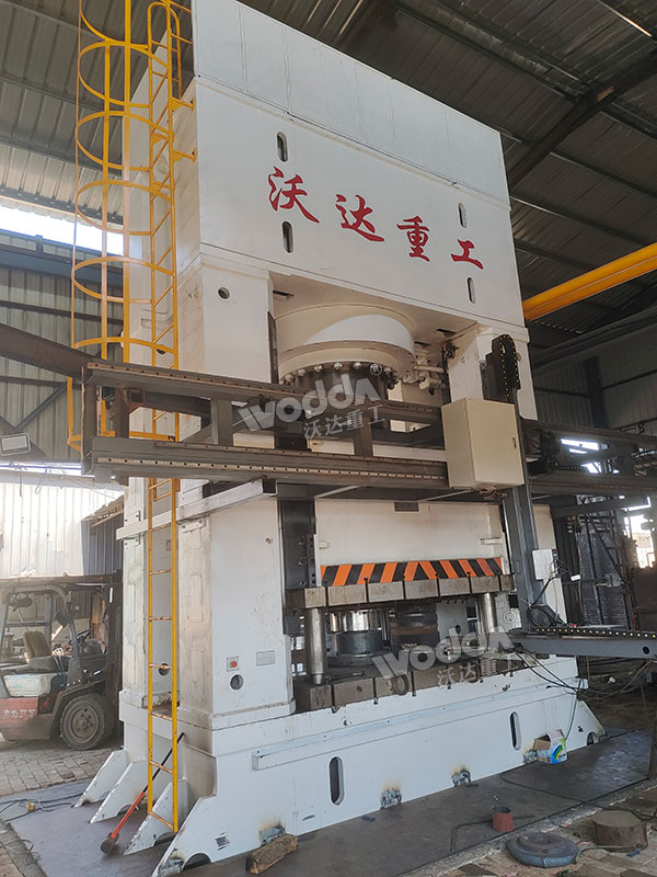 2500噸熱鍛液壓機(jī)現(xiàn)場