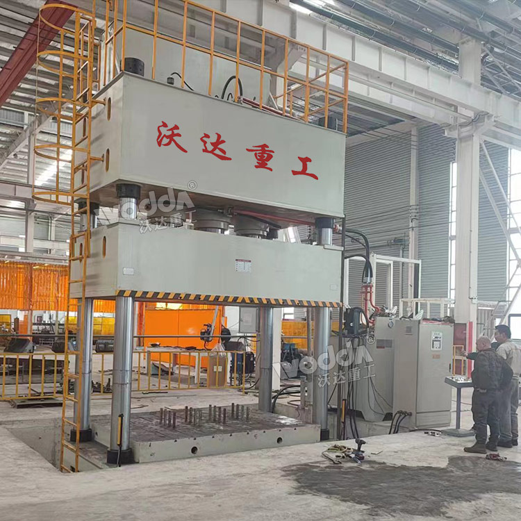 1000噸液壓墊拉伸液壓機(jī)現(xiàn)場(chǎng)