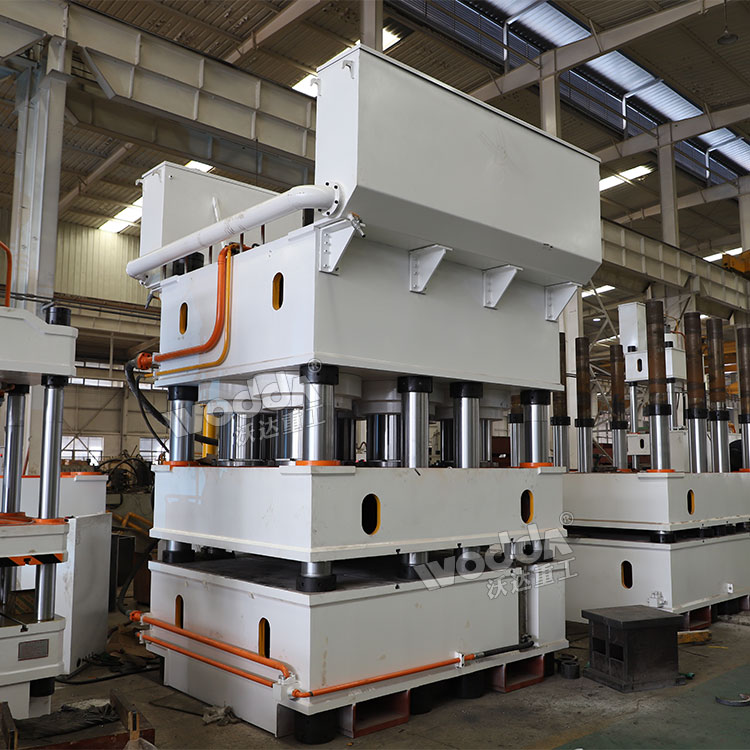 3600噸鋼木門壓花機(jī)