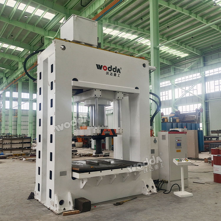 800噸龍門液壓機客戶現(xiàn)場