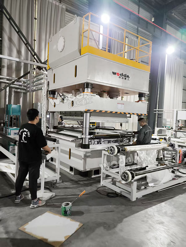 630噸復(fù)合材料成型液壓機(jī)