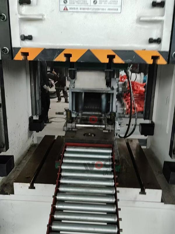 315噸框架式液壓機(jī)沖壓錨桿托盤