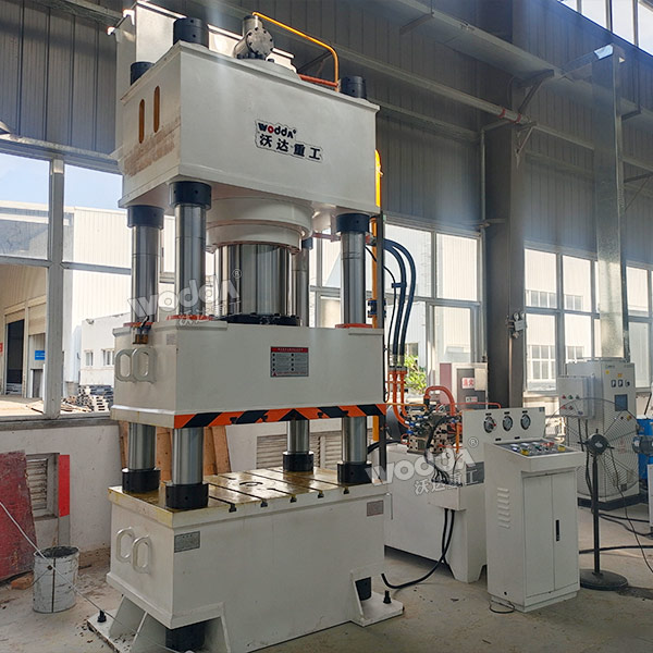 630噸四柱液壓機(jī) 630噸四柱液壓機(jī)