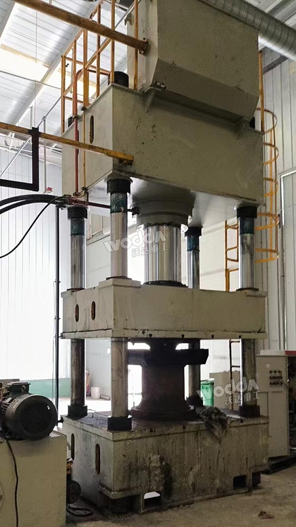 500噸活性炭成型液壓機安裝完成