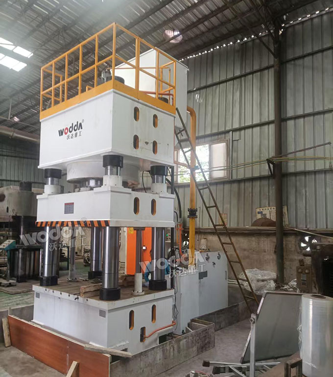 1600噸粉末成型液壓機(jī)安裝完成 1600噸粉末成型液壓機(jī)安裝完成